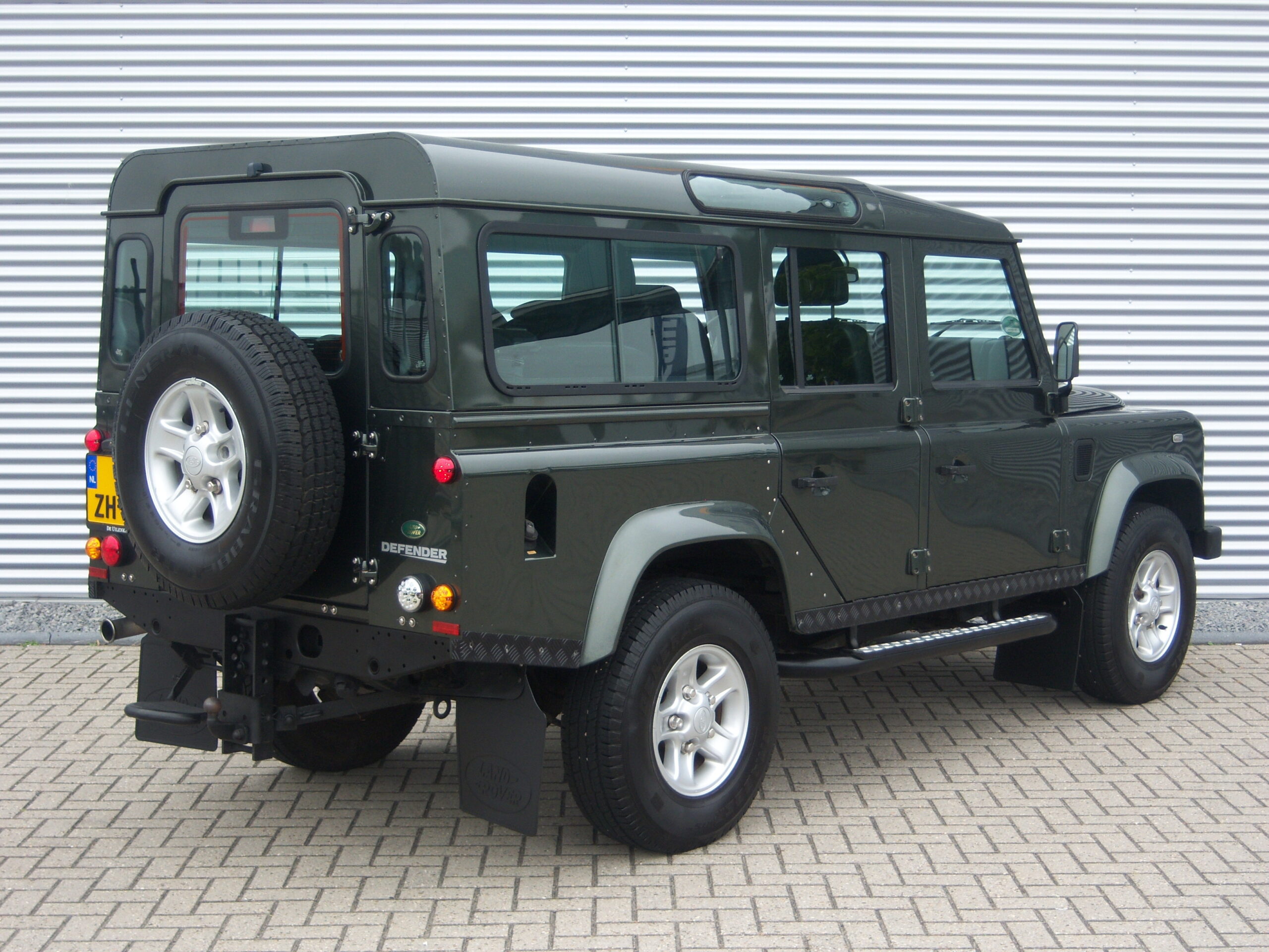 Land Rover Defender 110 2.4 TD Station Wagon X-Tech 7- seater