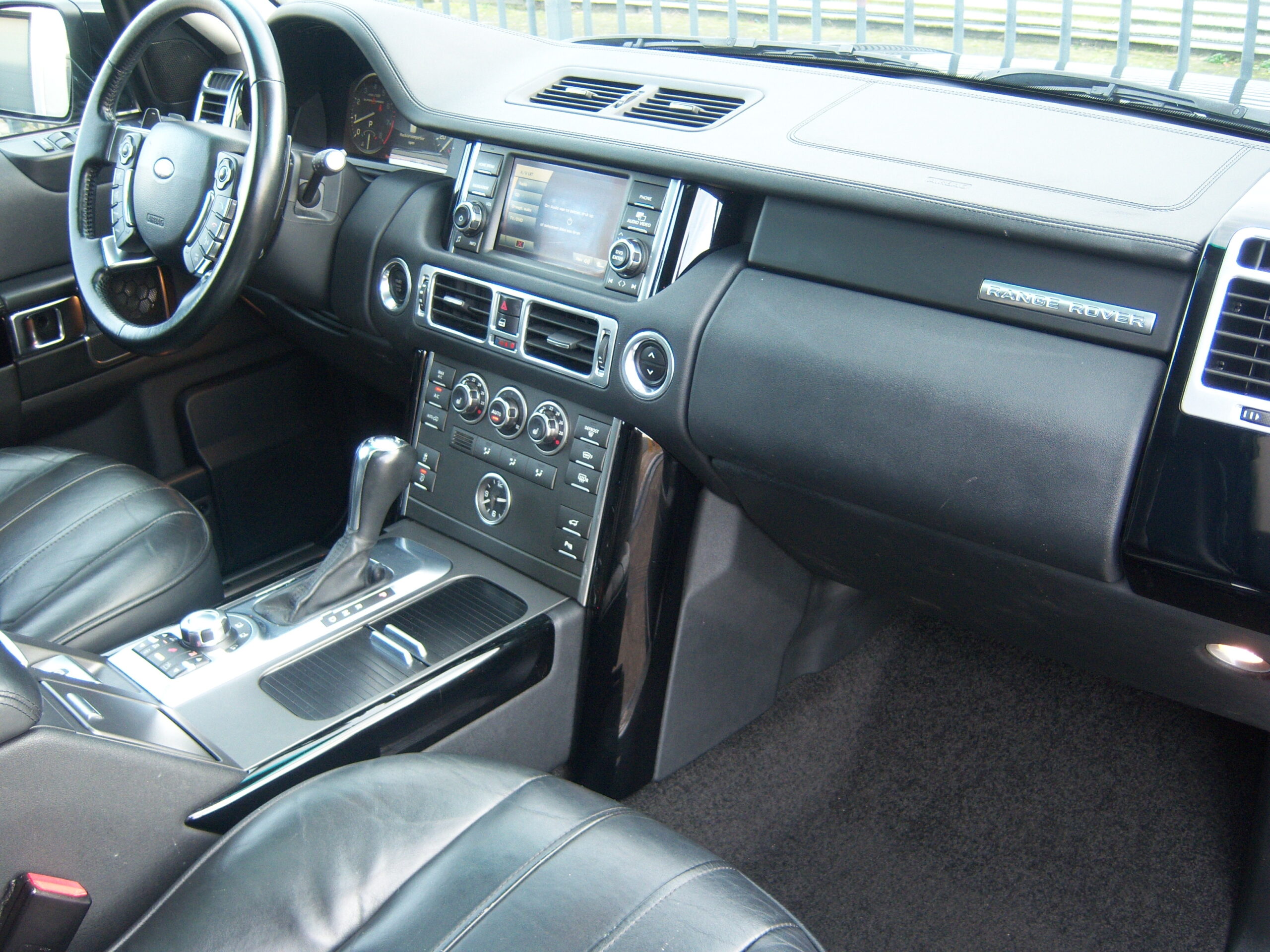 Range Rover 5.0 V8 Supercharged/ Adaptive cruise