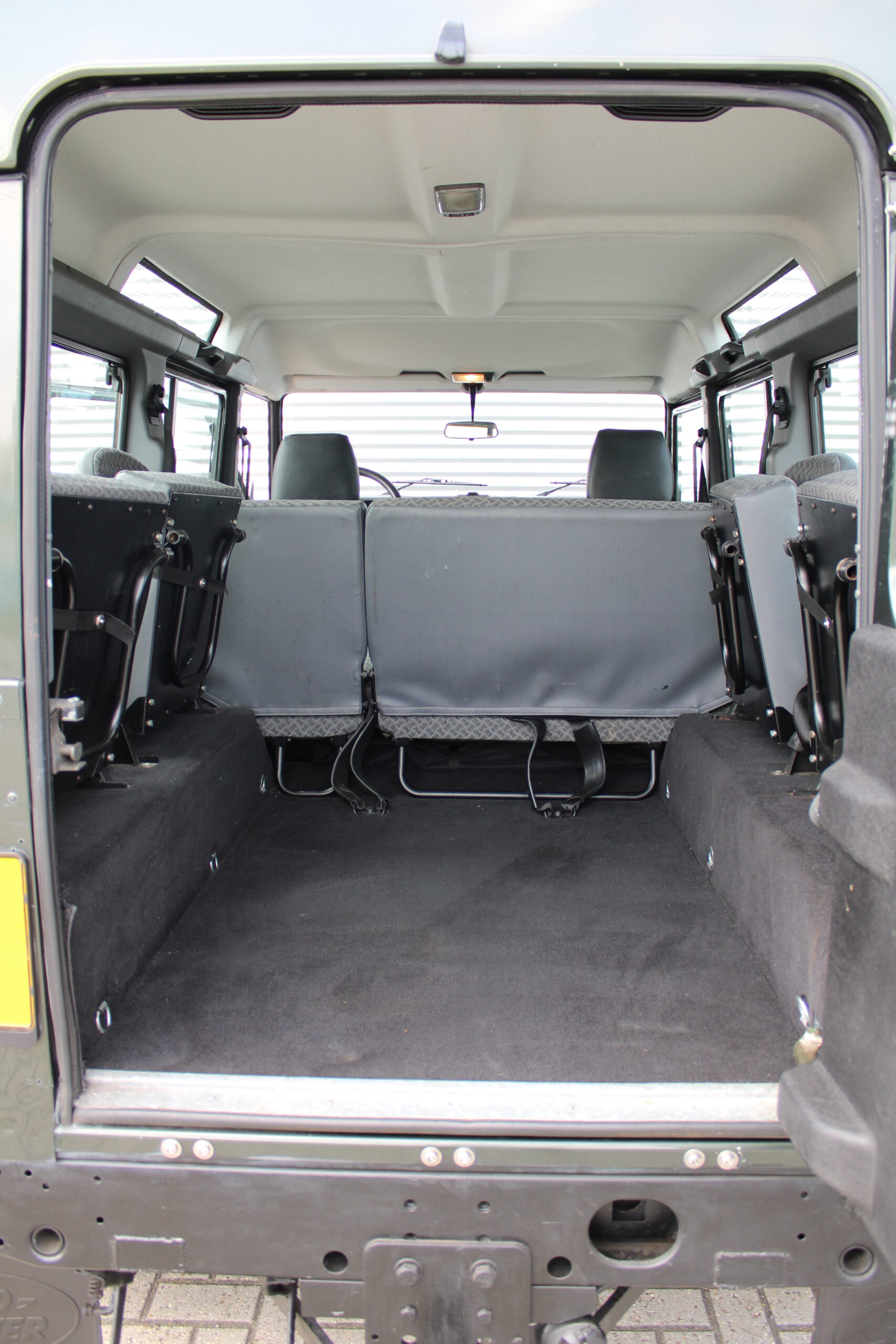Land Rover Defender 110 2.5 Td5 Station Wagon 9-Seater/ NL auto/ 1e eigenaar