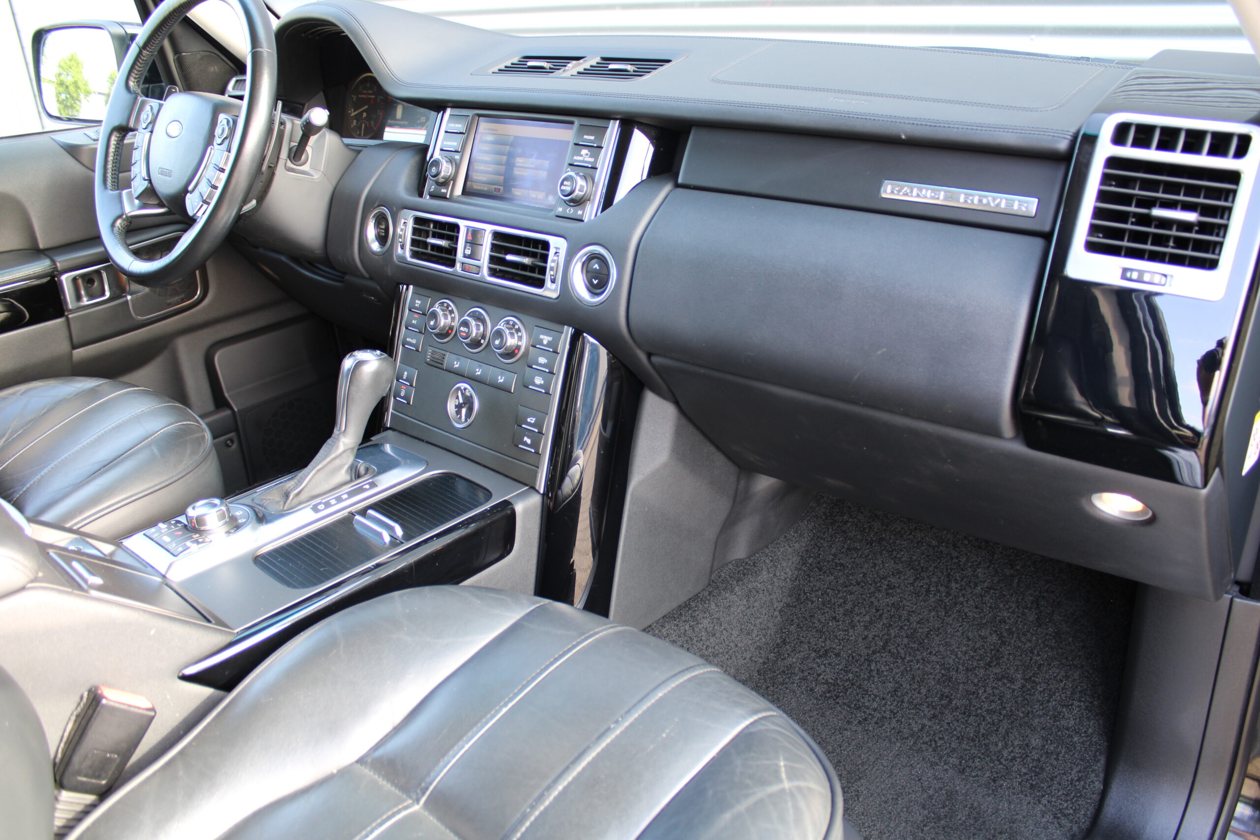 Range Rover 5.0 V8 Supercharged/ Adaptive cruise